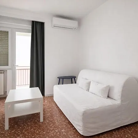 Διαμέρισμα Spacious 2br Centocelle Home, Steps To Metro C *