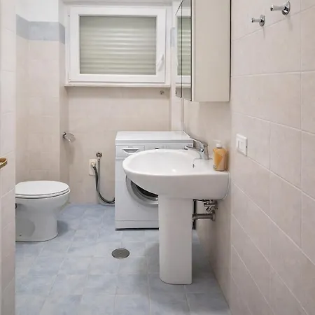 Spacious 2br Centocelle Home, Steps To Metro C Appartement *